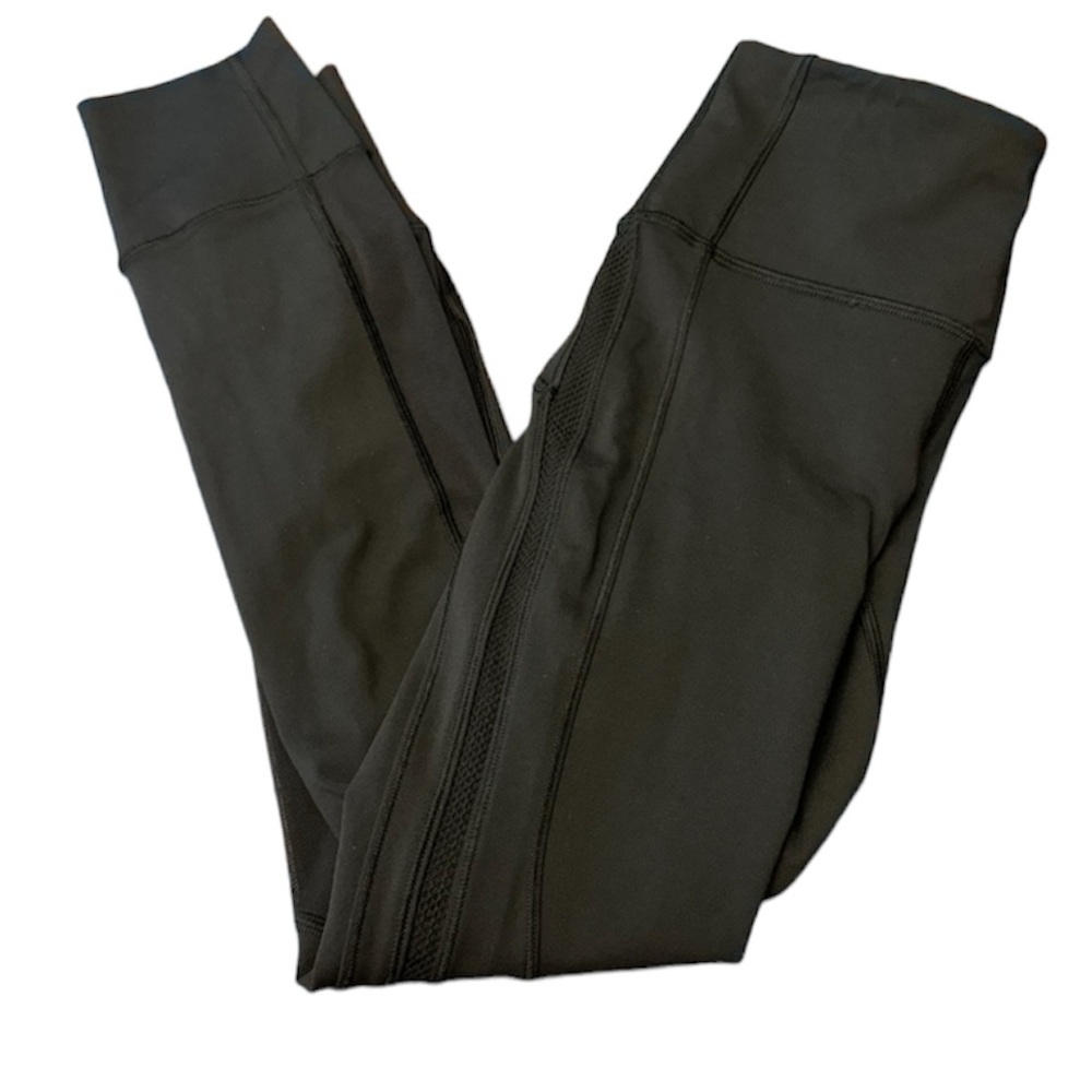 Lululemon Size 2 Hit It 7/8 Tight 25” in Black Luxtreme Leggings